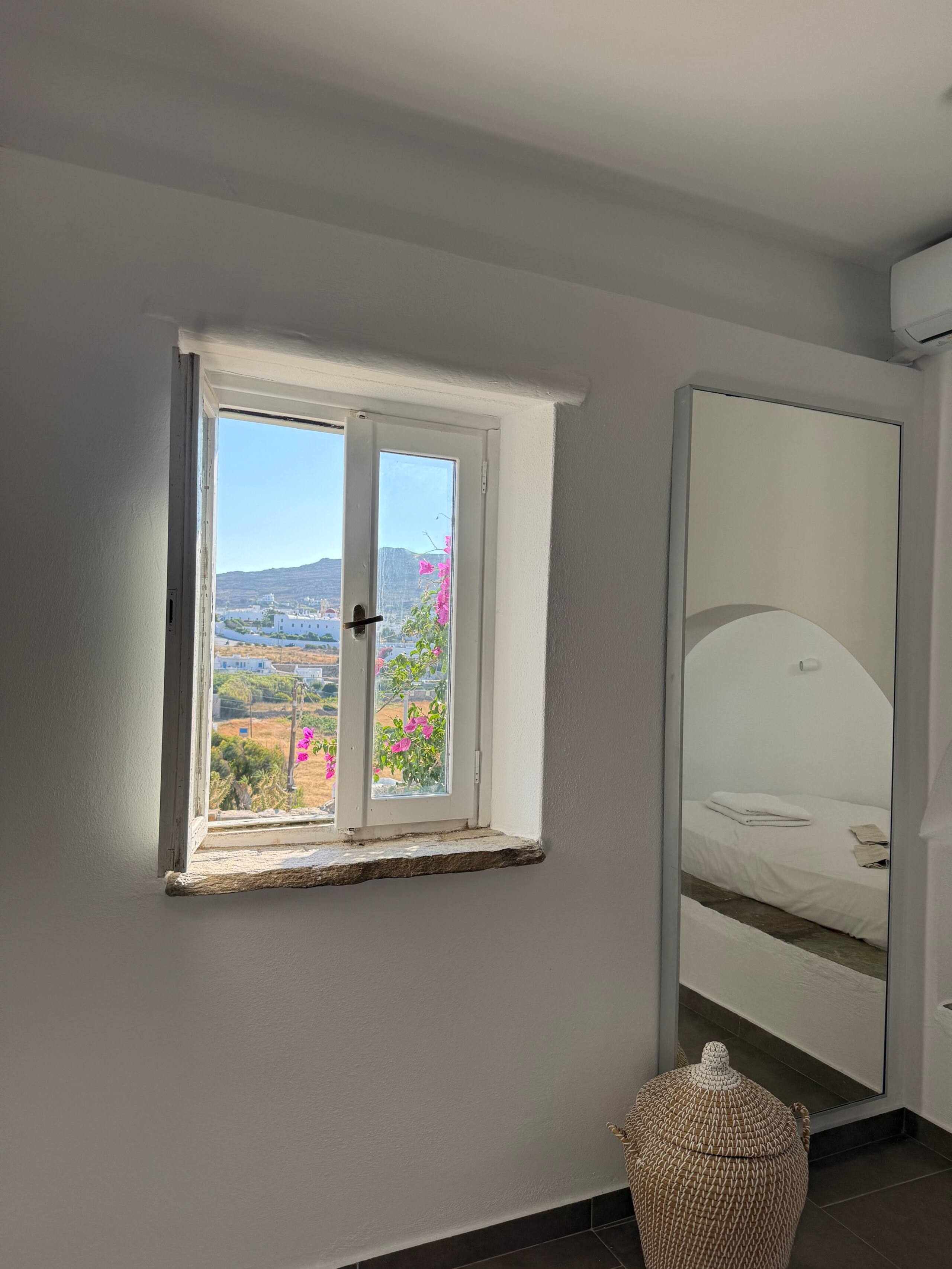 Little white house \nphiliris_mykonos 13