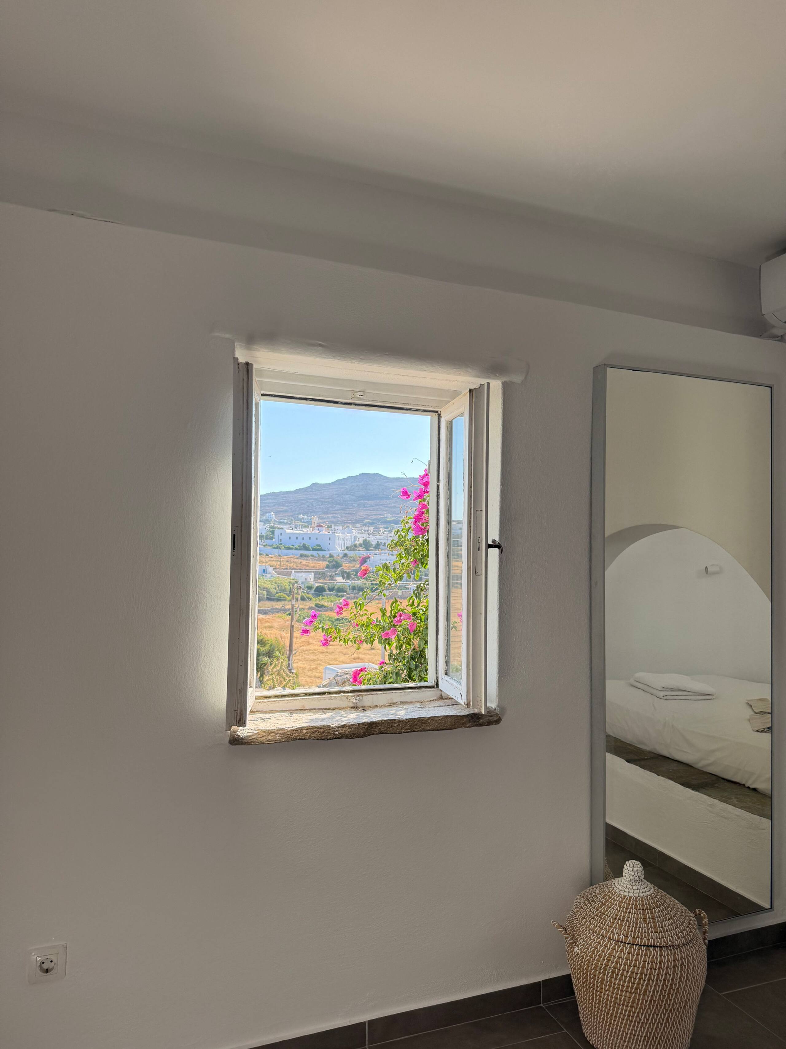 Little white house \nphiliris_mykonos 11