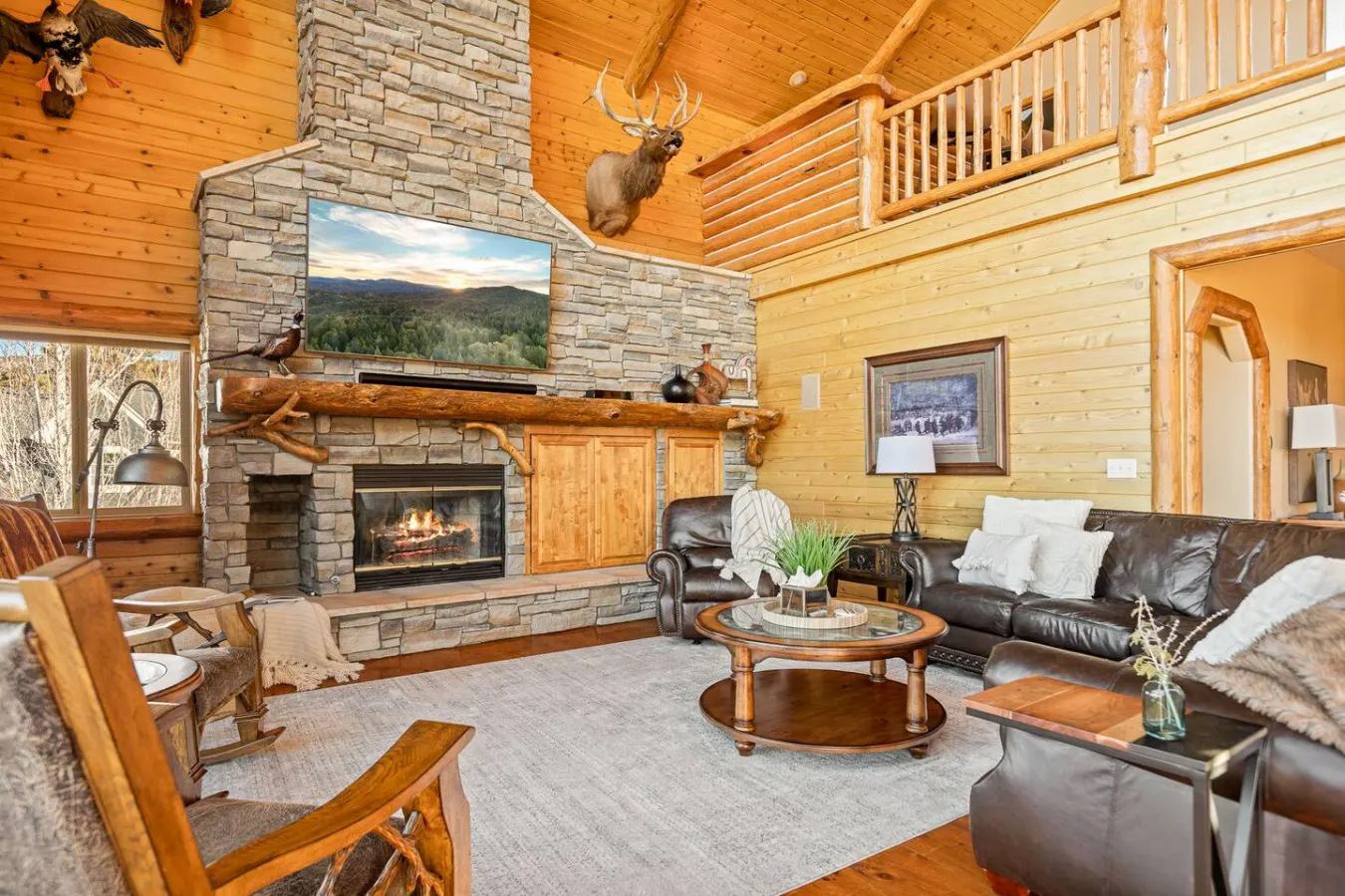 Hawk Ridge Chalet, Hot Tub, Views and Firepit 15