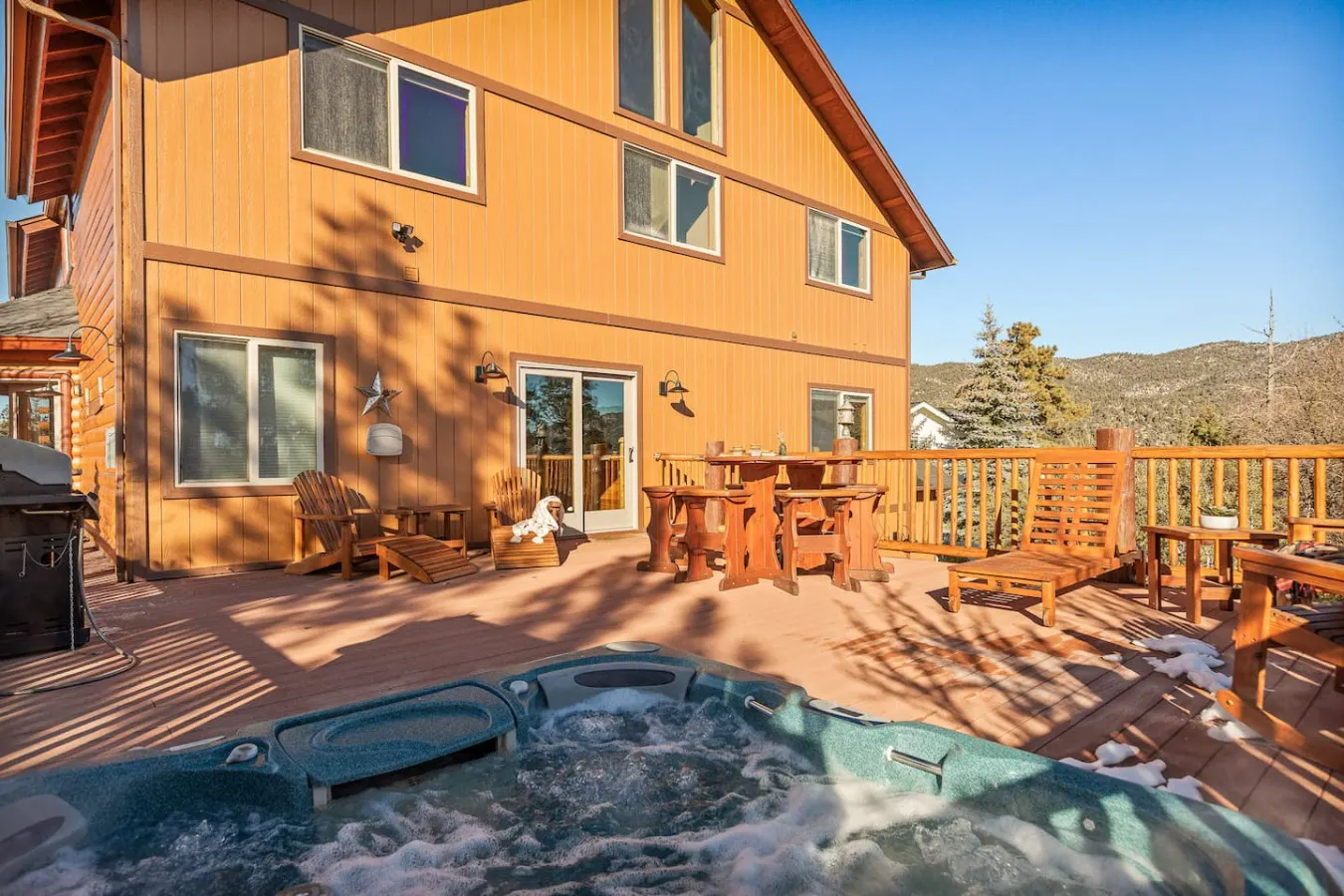 Hawk Ridge Chalet, Hot Tub, Views and Firepit 3