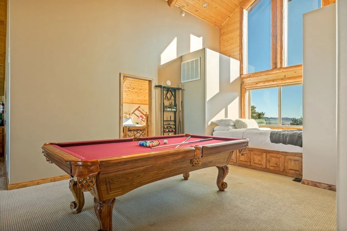 Hawk Ridge Chalet, Hot Tub, Views and Firepit 4