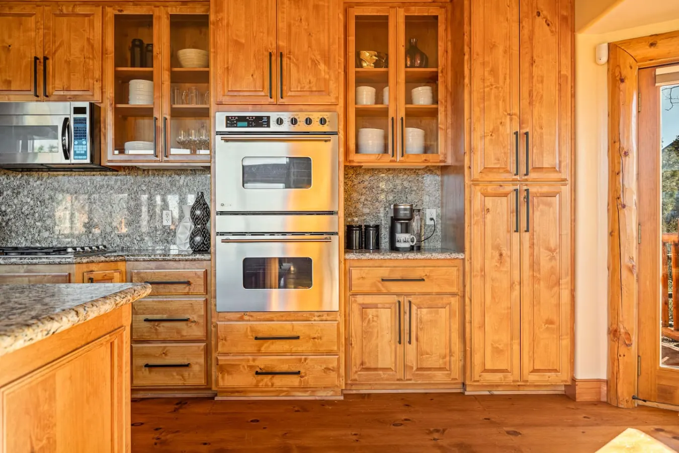 Hawk Ridge Chalet, Hot Tub, Views and Firepit 7