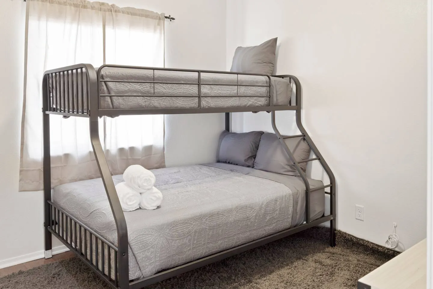 Tropic Vibes NEW POOL & GAME ROOM Pet-Friendly 6