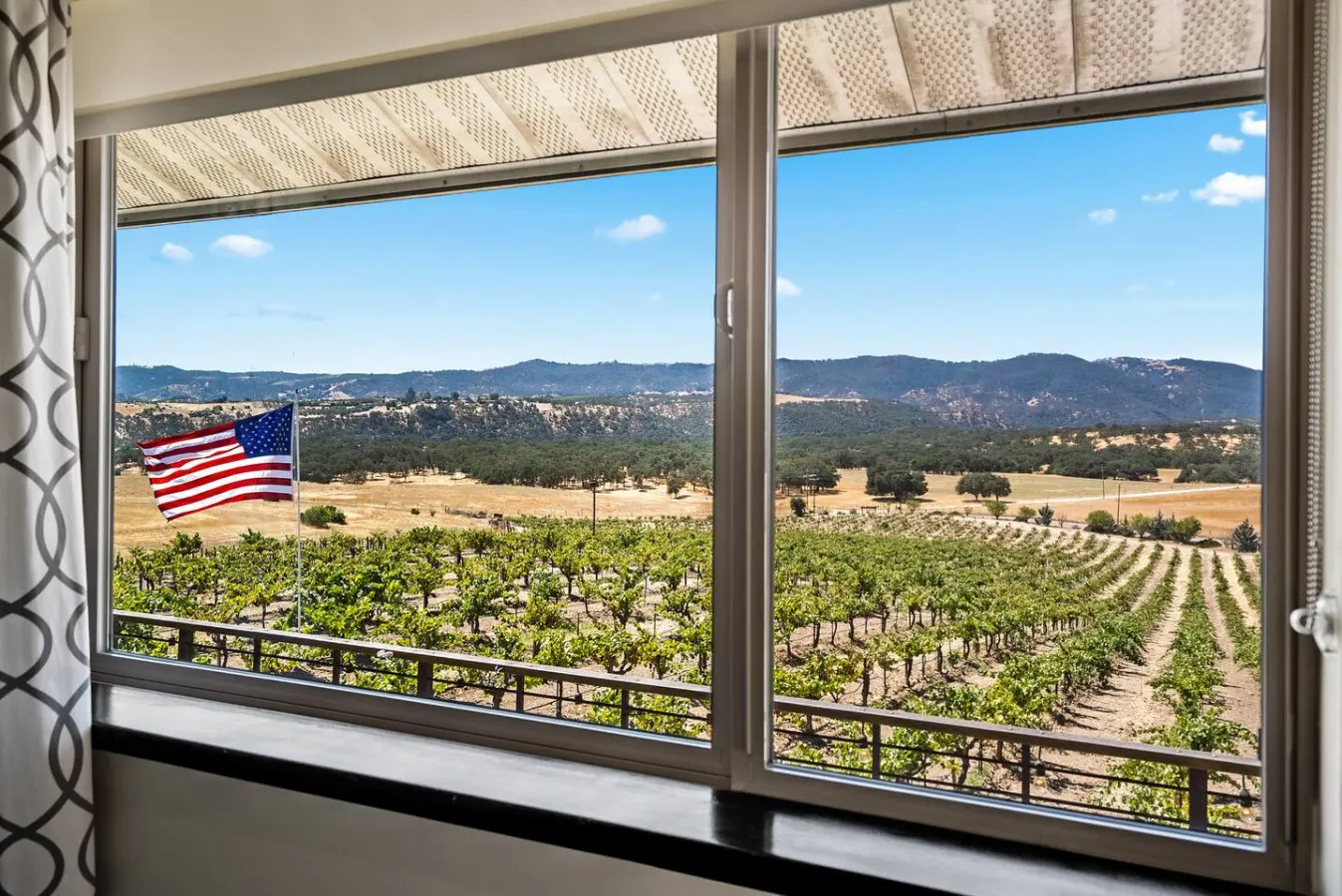 Sunset Vineyard Suite with EV Charger 15