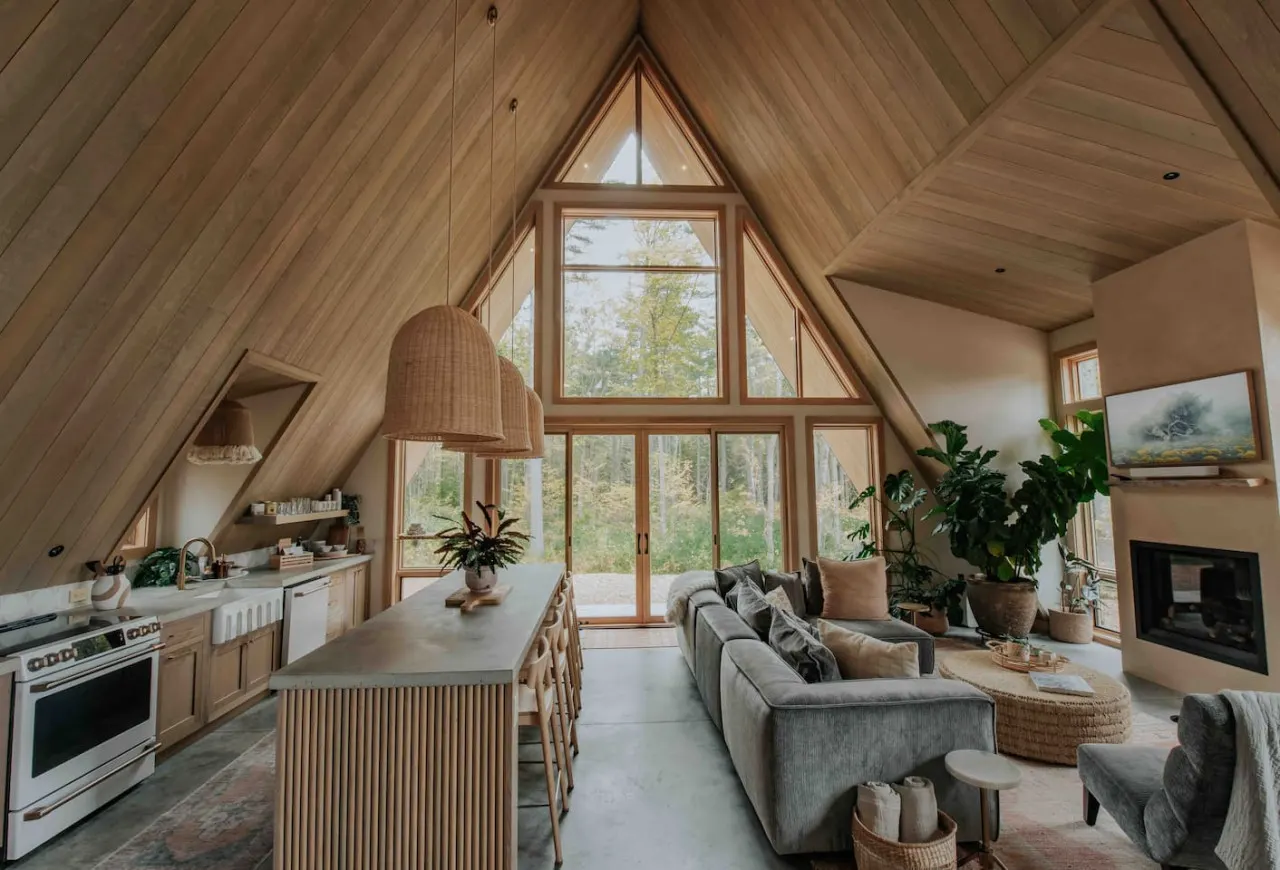 Luxury A-Frame on 6 acres w/ hot tub by Sunday River
