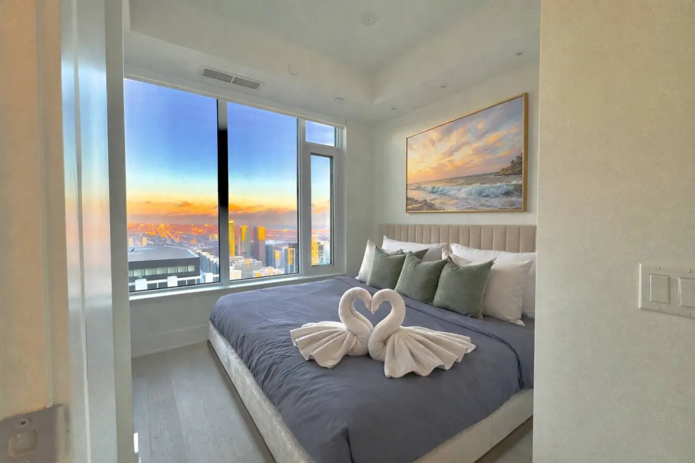 The Refined Stay Yorkville King Bed 9