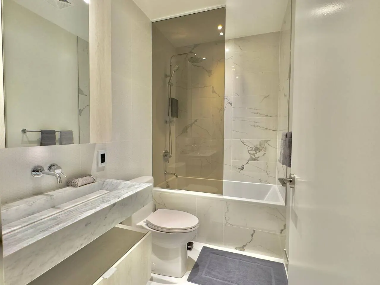 The Refined Stay Yorkville King Bed 7