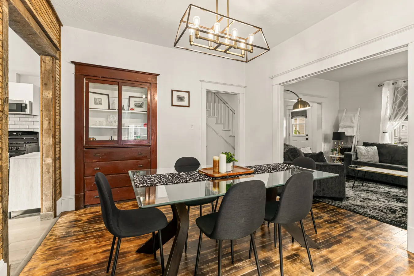 The Big City Stay Sleeps 11 Walkable Location 9