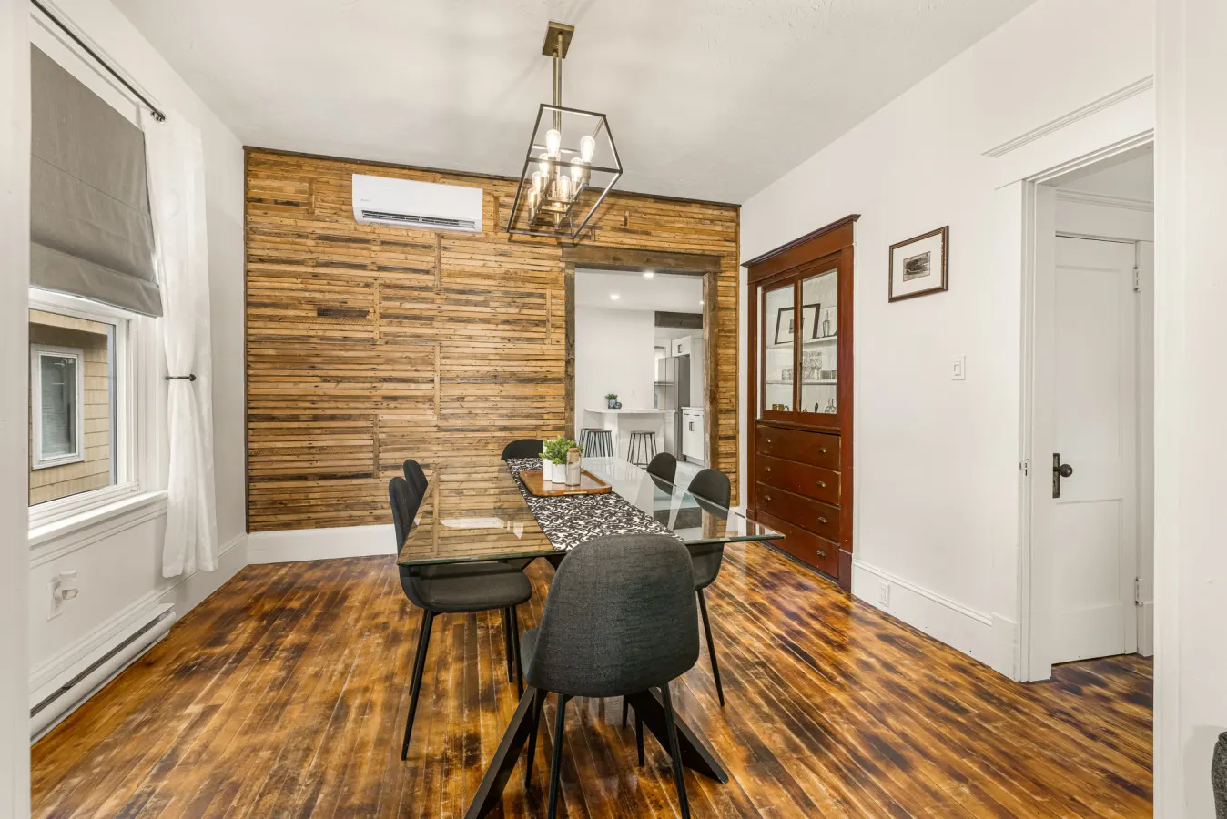 The Big City Stay Sleeps 11 Walkable Location 11