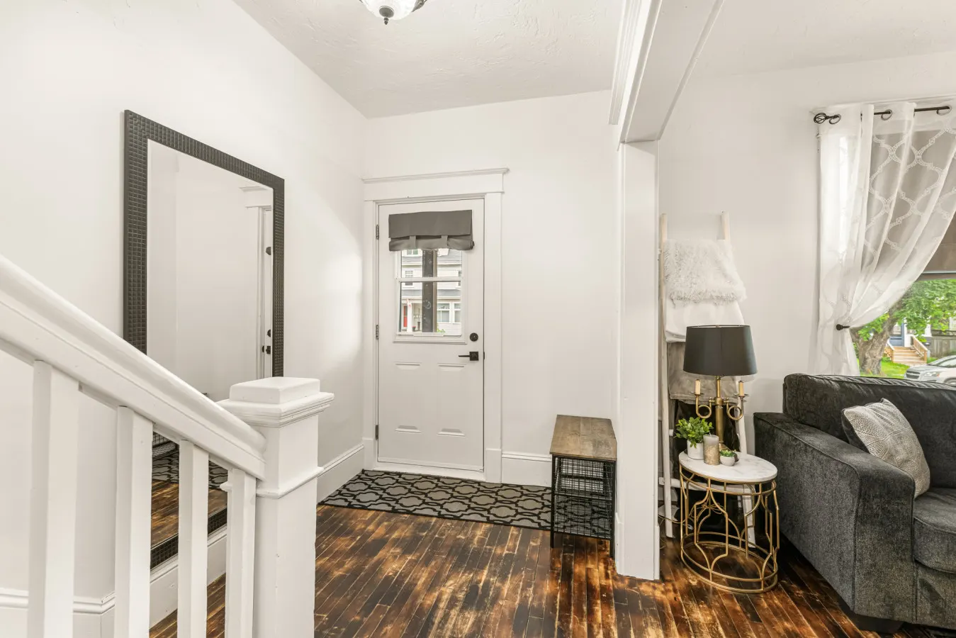The Big City Stay Sleeps 11 Walkable Location 6
