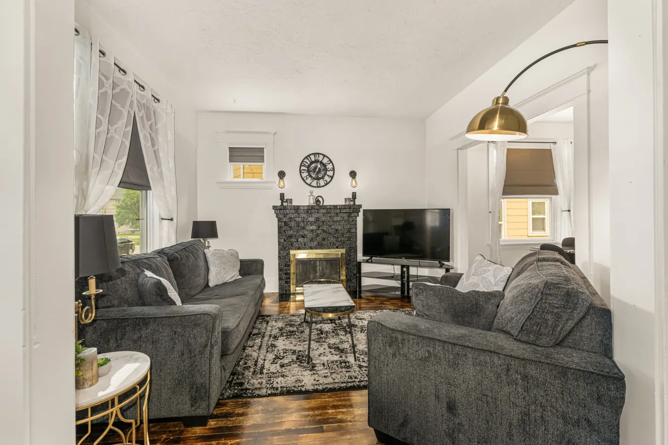 The Big City Stay Sleeps 11 Walkable Location 8