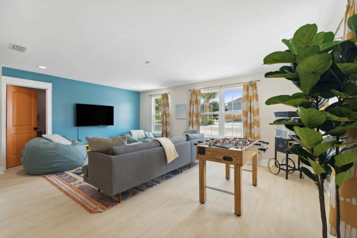 1Min walk to Beach 9Bedrm, GameRm, Htd pool, sleeps20, Pet+ 9
