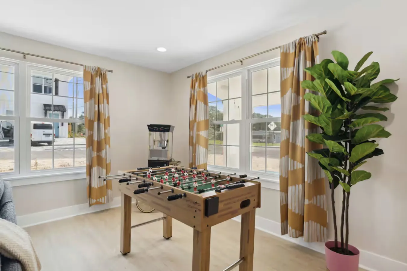 1Min walk to Beach 9Bedrm, GameRm, Htd pool, sleeps20, Pet+ 10