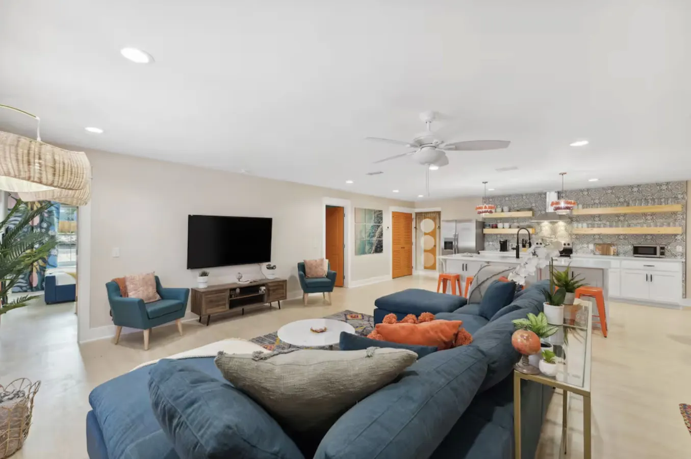 1Min walk to Beach 9Bedrm, GameRm, Htd pool, sleeps20, Pet+ 12