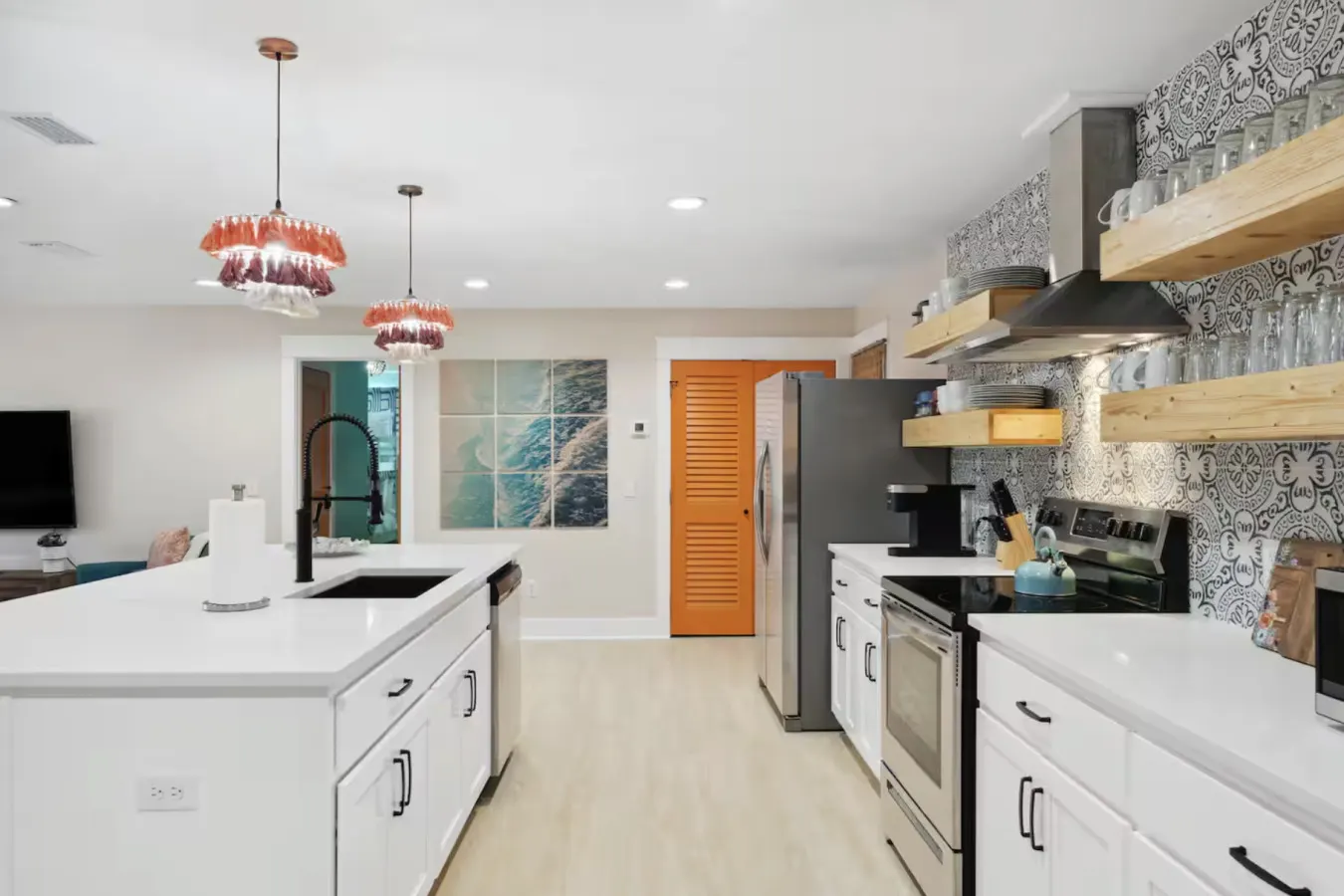 1Min walk to Beach 9Bedrm, GameRm, Htd pool, sleeps20, Pet+ 14