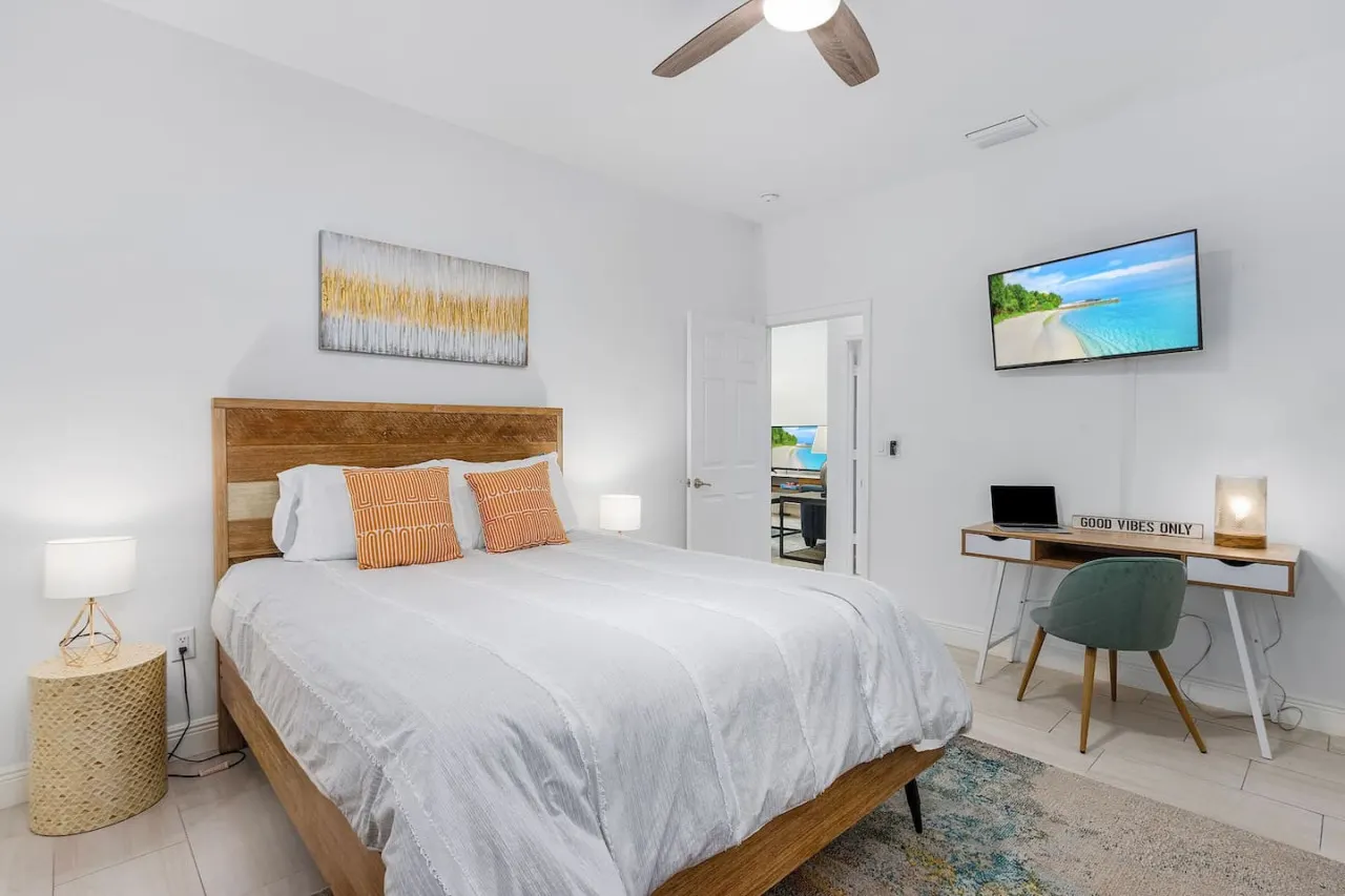 Sun-Kissed Getaway: Modern 2BR Condo Near Naples' Pristine Shores 9