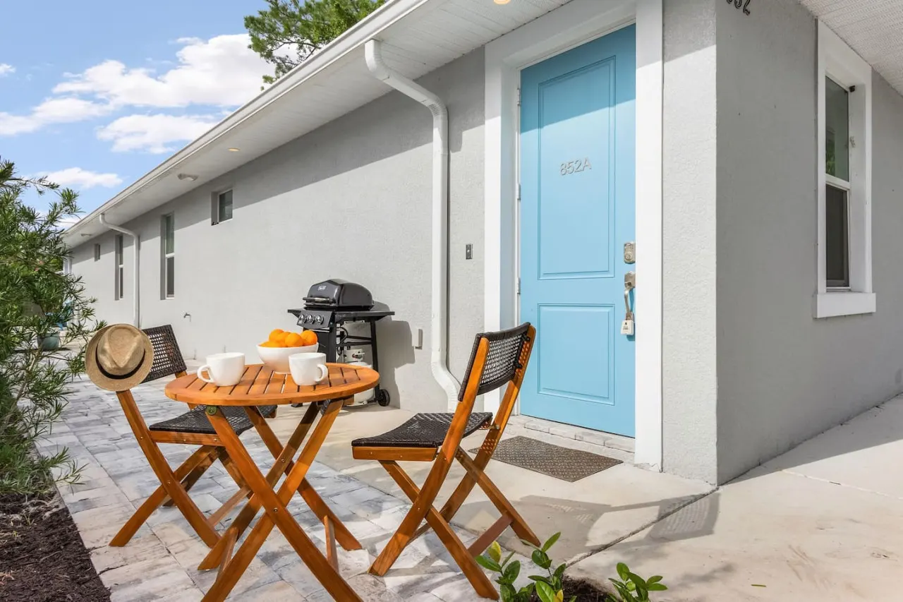 Sun-Kissed Getaway: Modern 2BR Condo Near Naples' Pristine Shores — photo 3