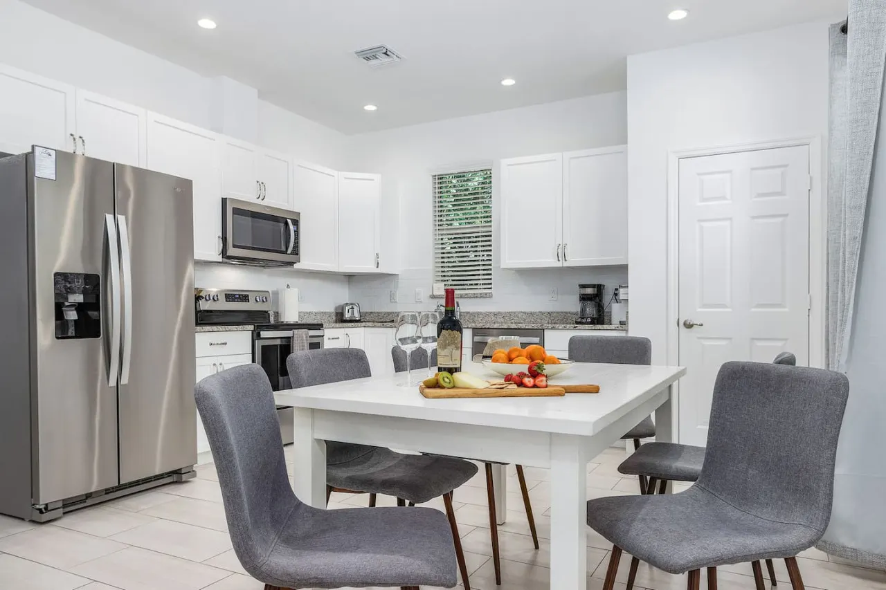 Sun-Kissed Getaway: Modern 2BR Condo Near Naples' Pristine Shores 7