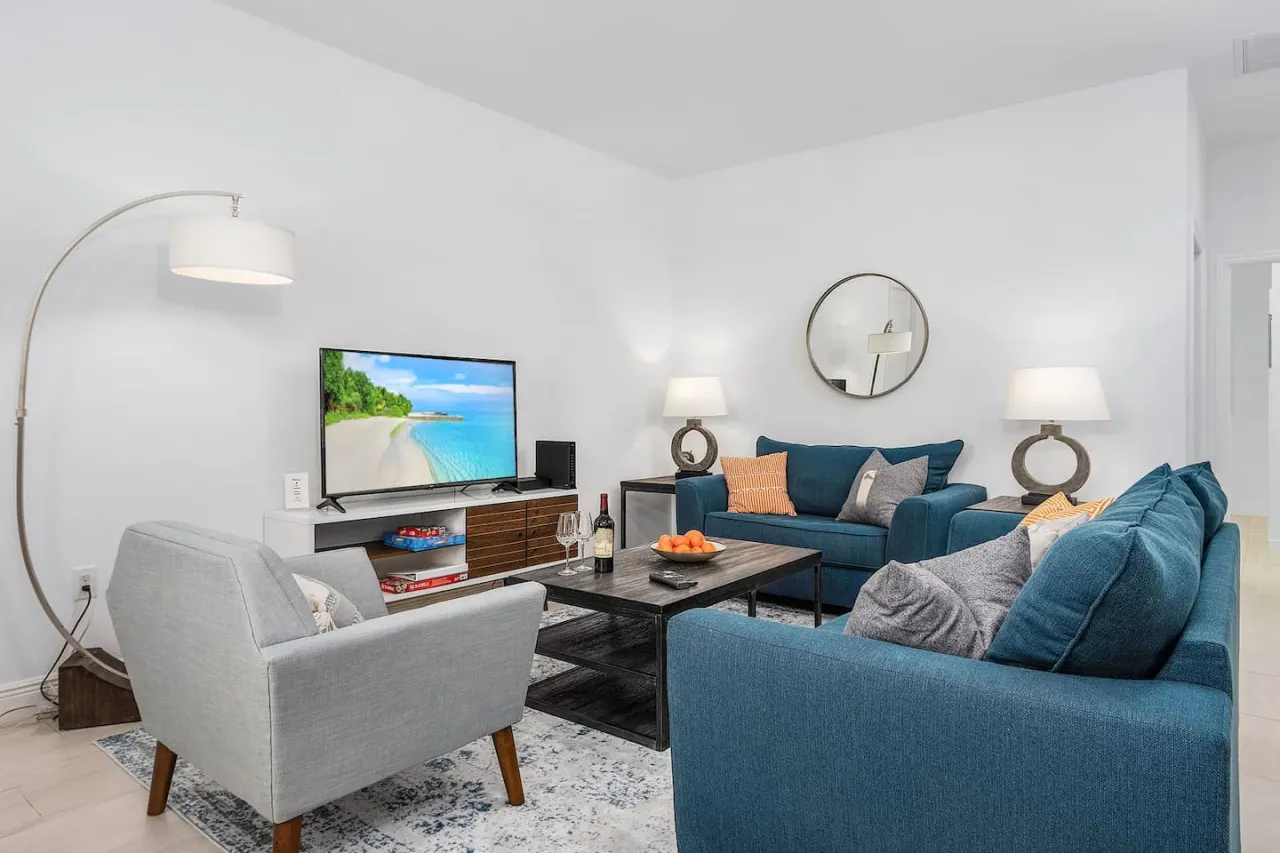 Sun-Kissed Getaway: Modern 2BR Condo Near Naples' Pristine Shores 8