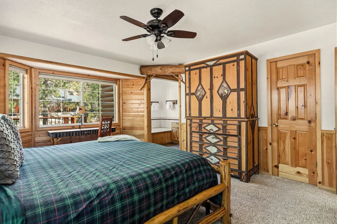 Hidden Bridge Cabin, w/ Hot Tub near the Village 19