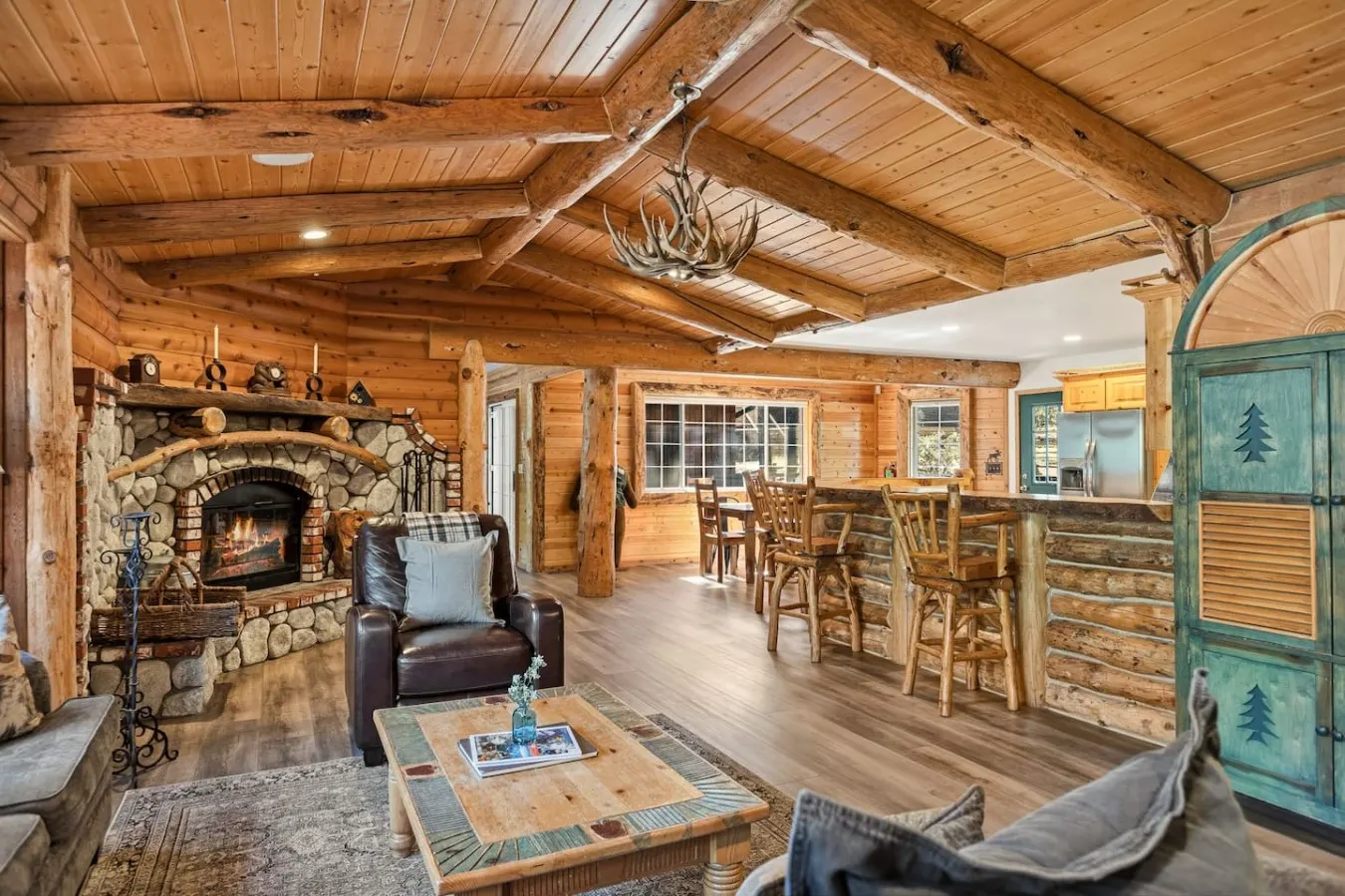Hidden Bridge Cabin, w/ Hot Tub near the Village 4