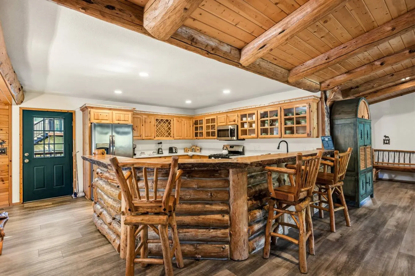 Hidden Bridge Cabin, w/ Hot Tub near the Village 7