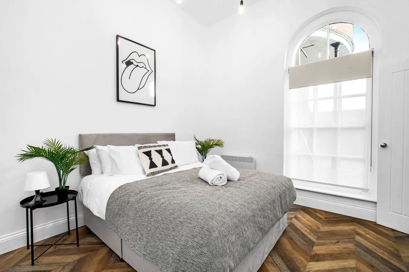 Modern 2 Bedroom Apartment - Free Netflix - Bedroom Tv - Wolverhampton Centre 11