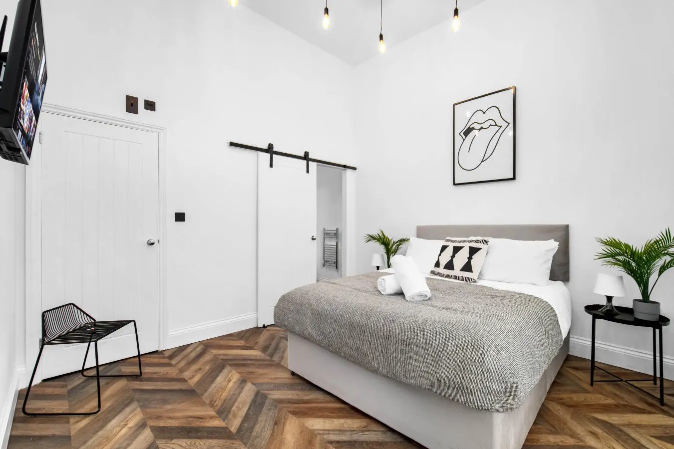 Modern 2 Bedroom Apartment - Free Netflix - Bedroom Tv - Wolverhampton Centre 13