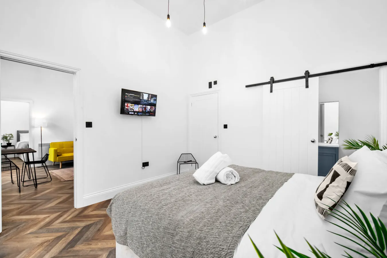 Modern 2 Bedroom Apartment - Free Netflix - Bedroom Tv - Wolverhampton Centre 15