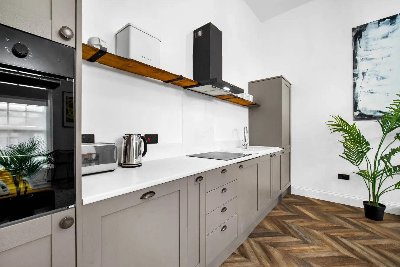 Modern 2 Bedroom Apartment - Free Netflix - Bedroom Tv - Wolverhampton Centre 6