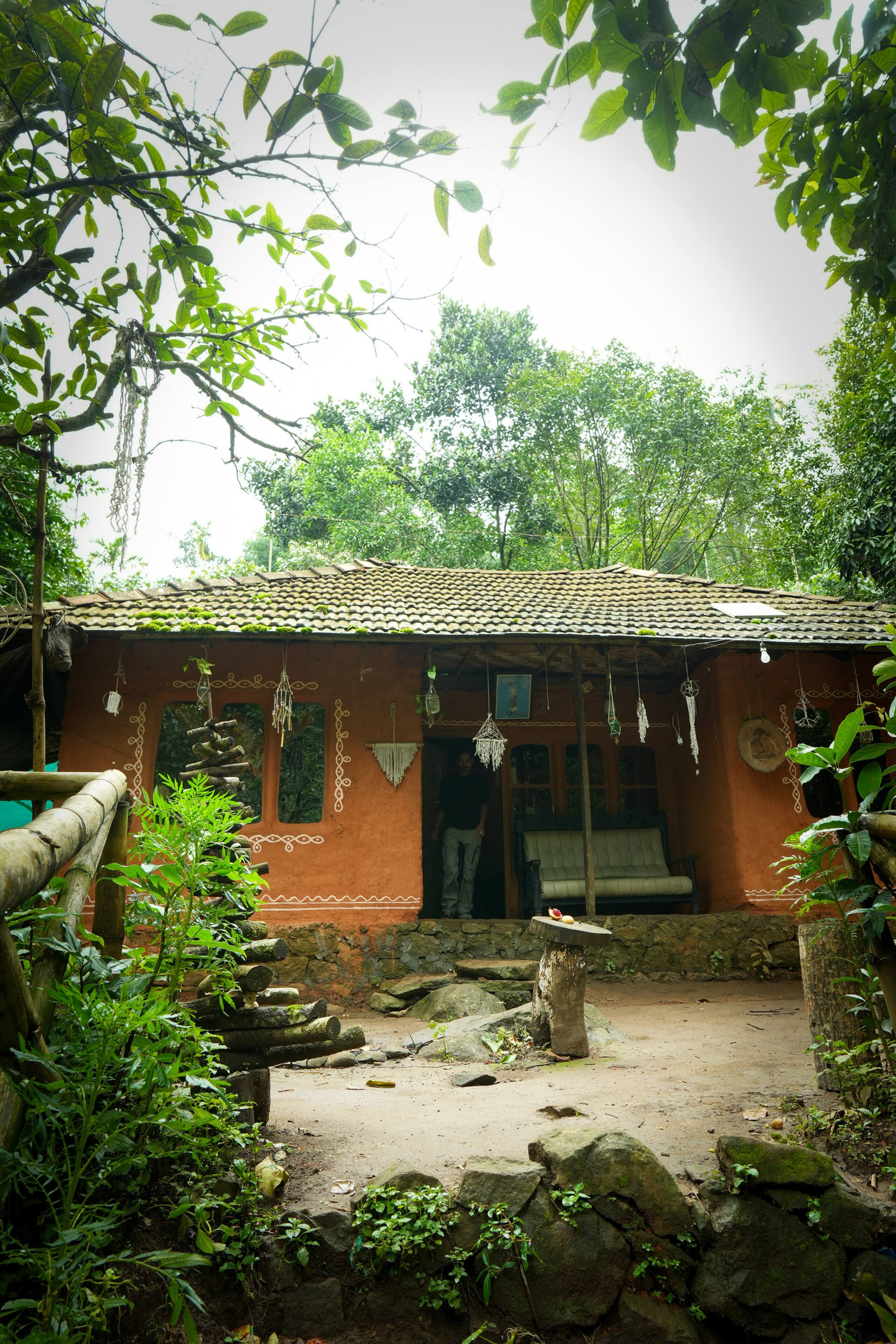 Roots&routes - a cozy mud house with mountain view 16