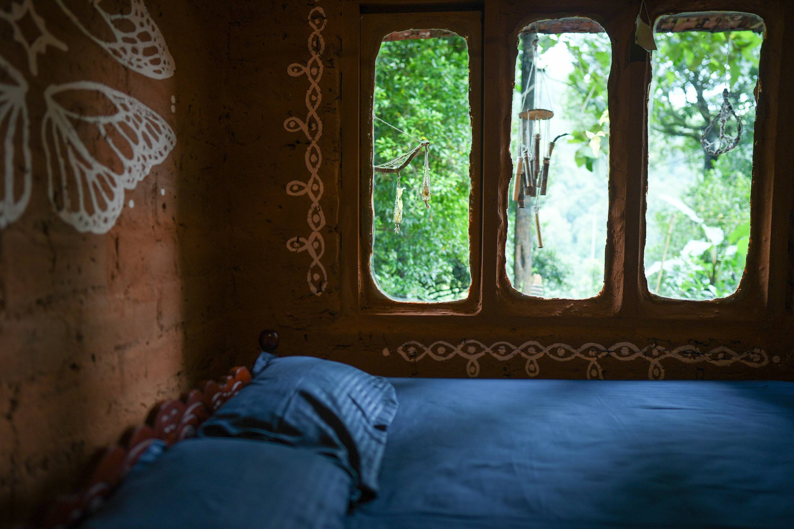 Roots&routes - a cozy mud house with mountain view 11