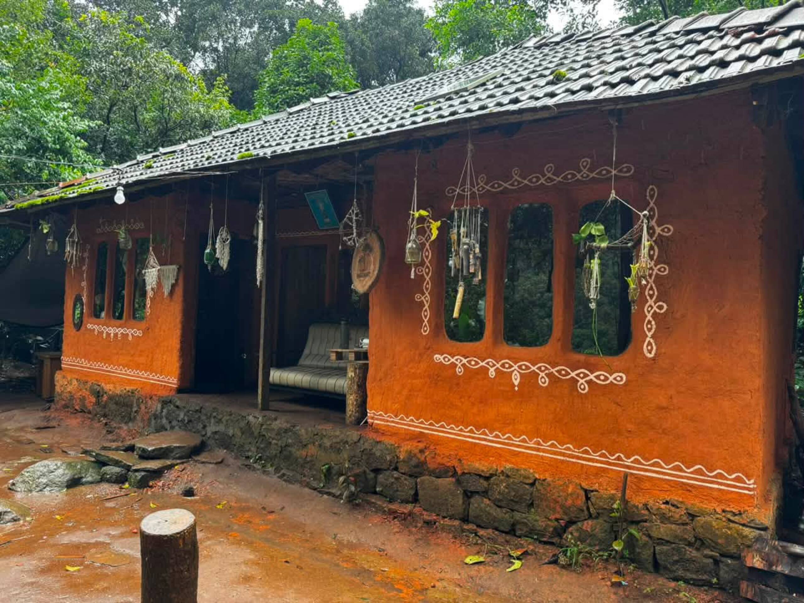 Roots&routes - a cozy mud house with mountain view 17