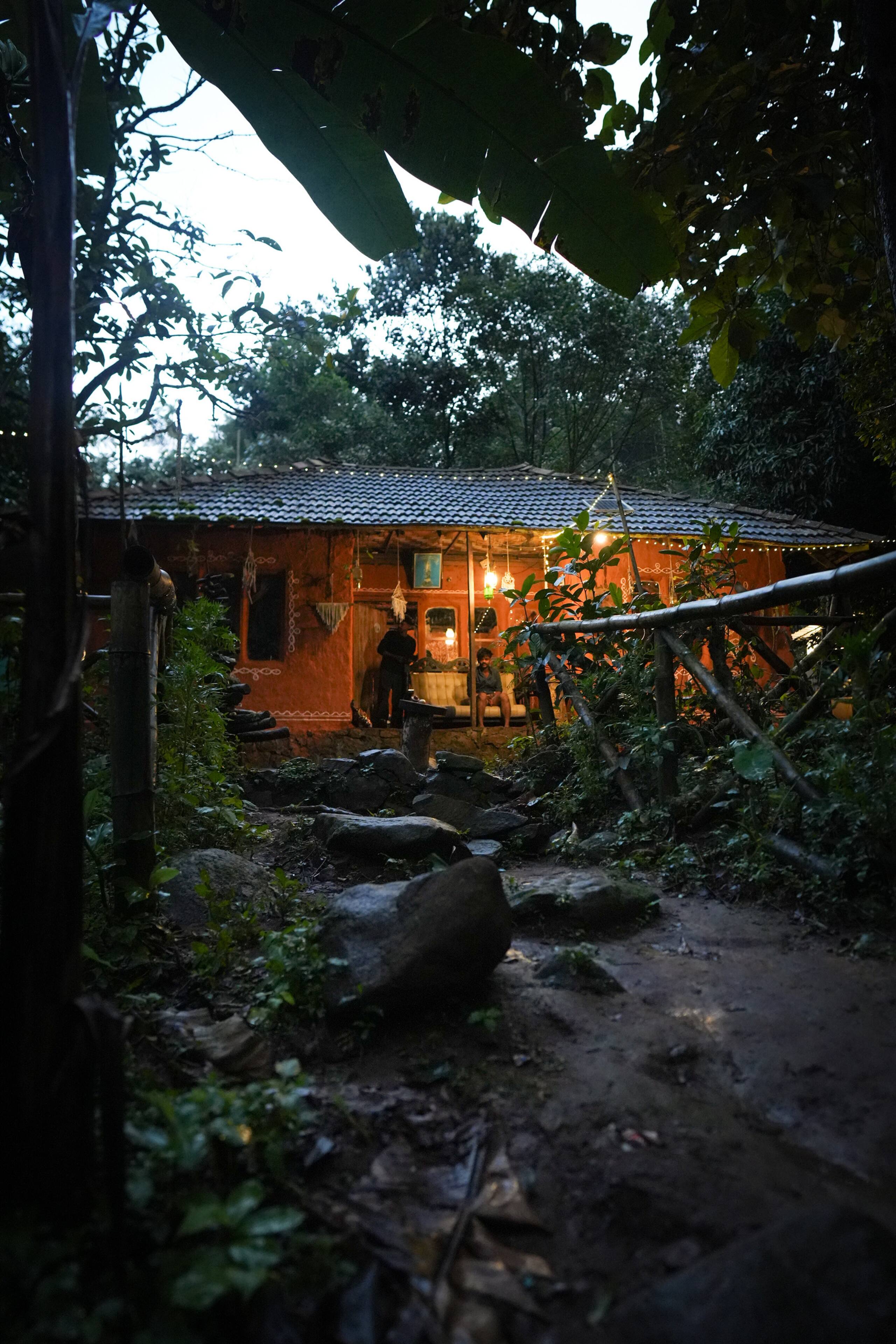 Roots&routes - a cozy mud house with mountain view 7
