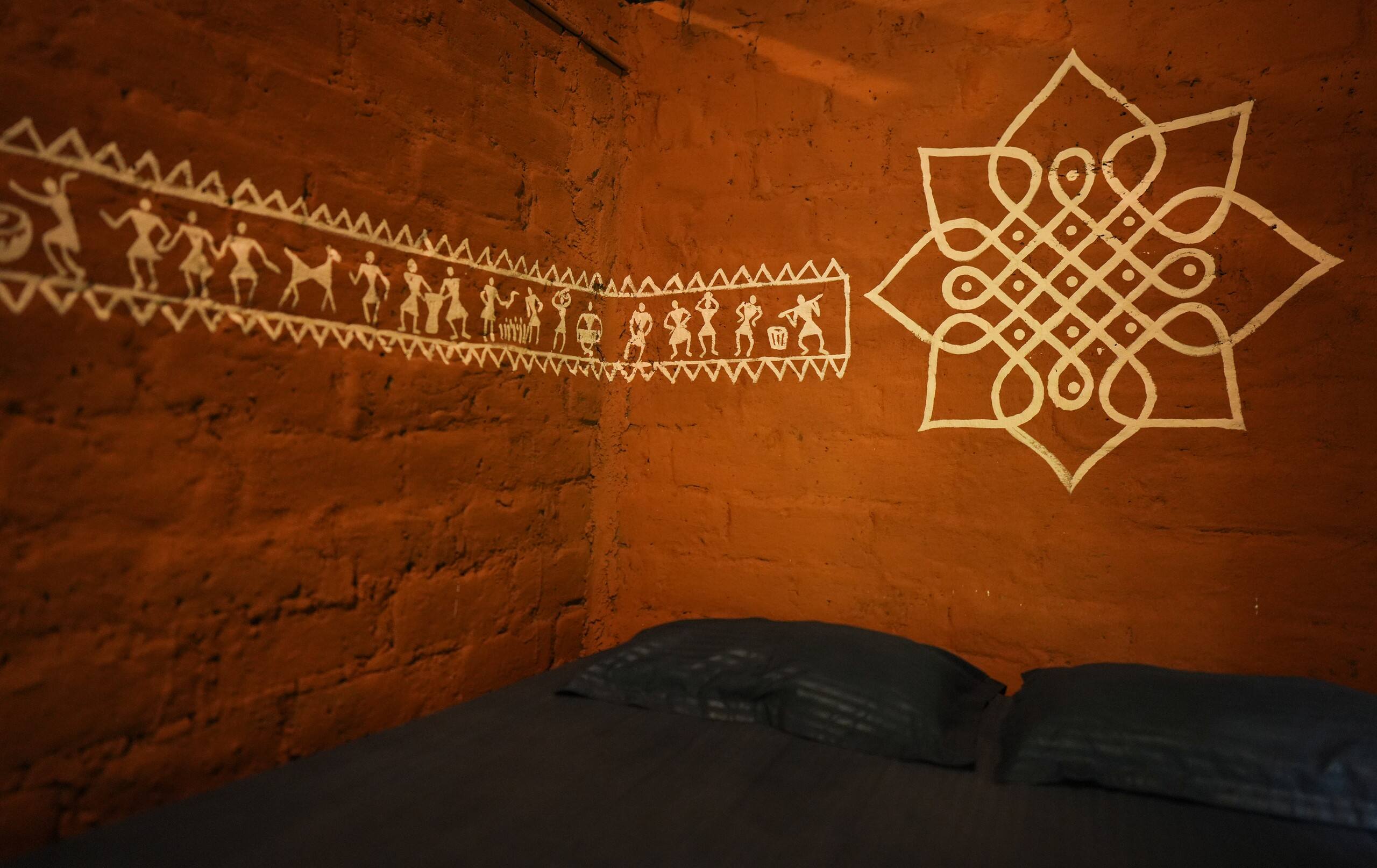 Roots&routes - a cozy mud house with mountain view 12