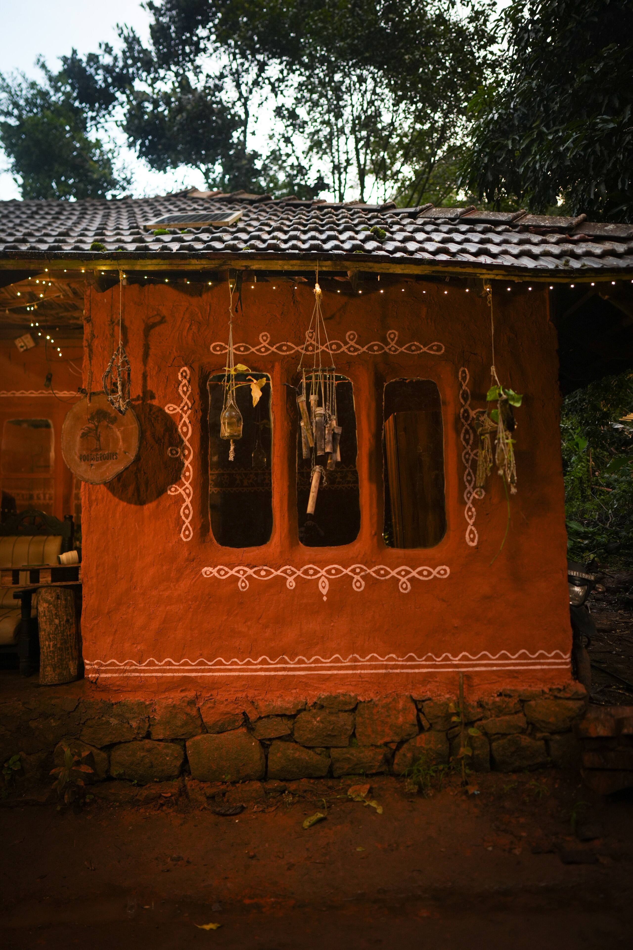 Roots&routes - a cozy mud house with mountain view 8