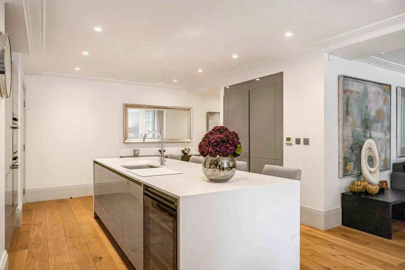 Mayfair Park Lane Huge Balcony Overlooking Hyde Park Concierge AC Elevator Access 13