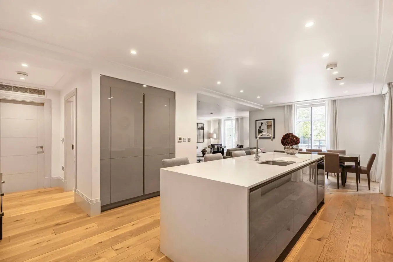 Mayfair Park Lane Huge Balcony Overlooking Hyde Park Concierge AC Elevator Access 14