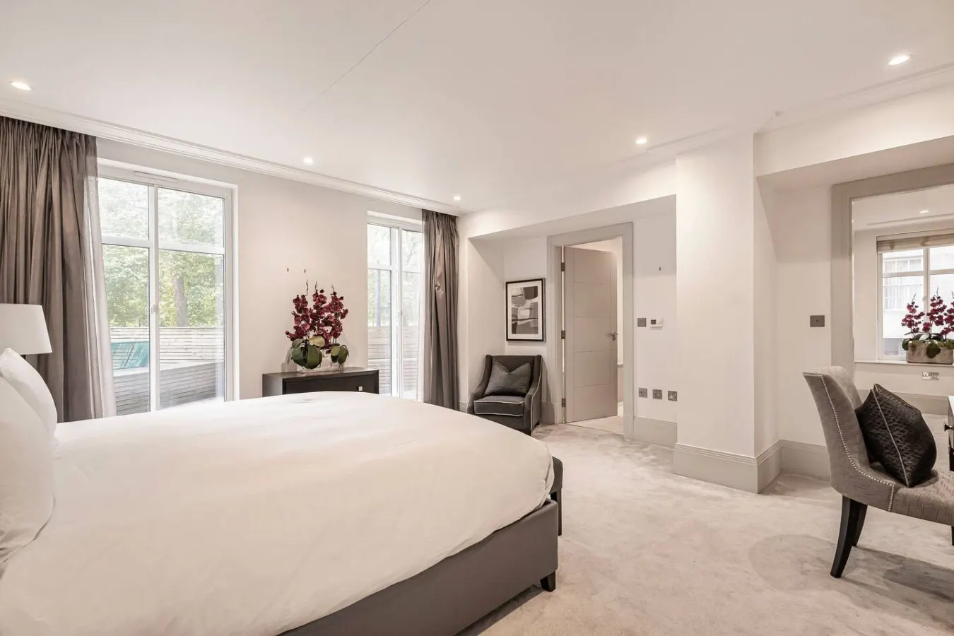 Mayfair Park Lane Huge Balcony Overlooking Hyde Park Concierge AC Elevator Access 19