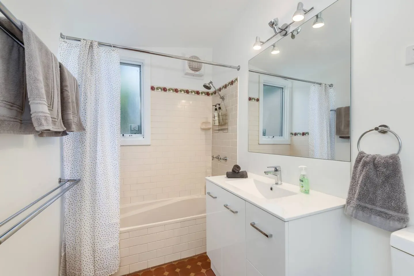 Stevenson Beach Cottage - Walk to Beach & CBD 14