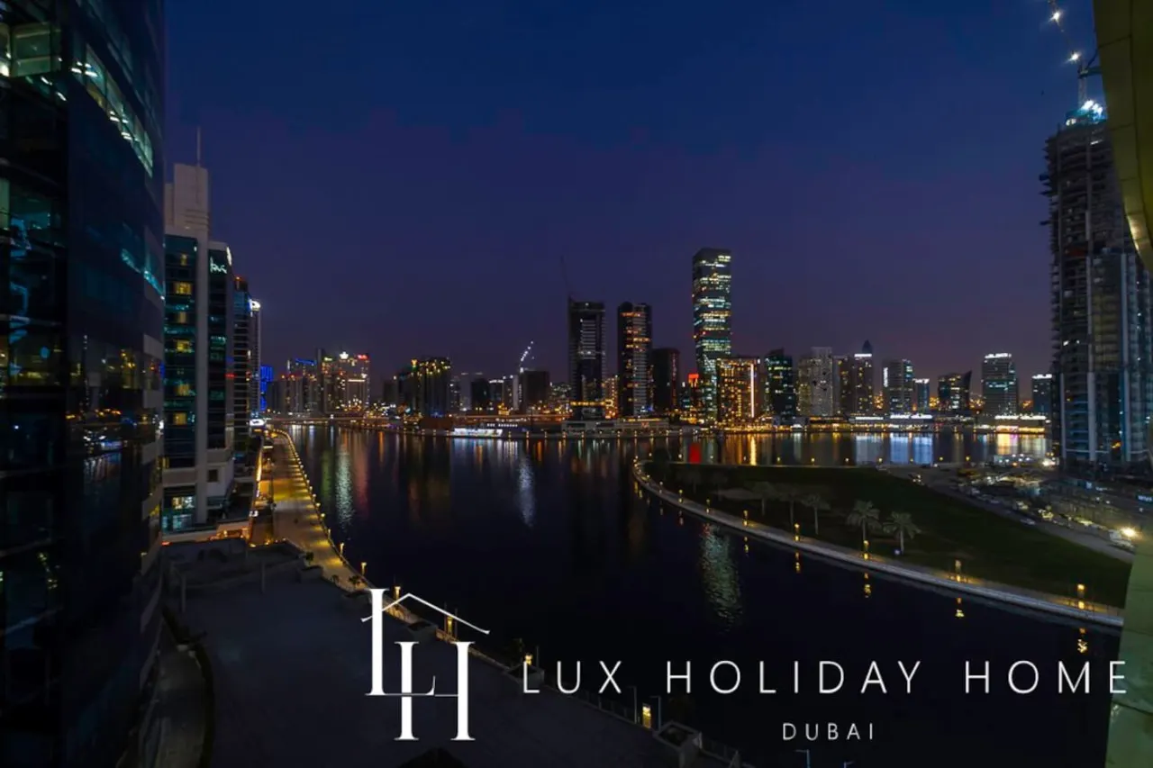 LUX The Bays Edge Canal View Suite 10