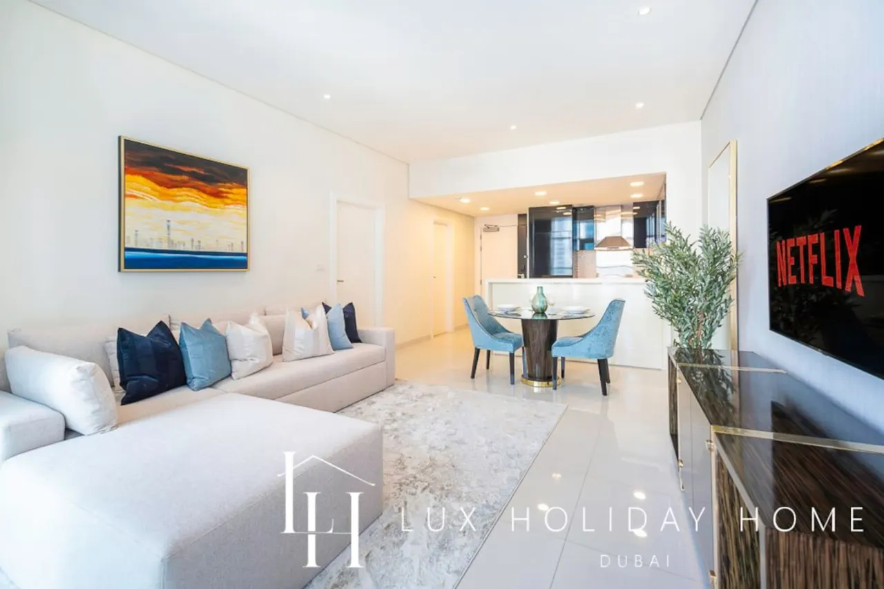 LUX The Bays Edge Canal View Suite 11
