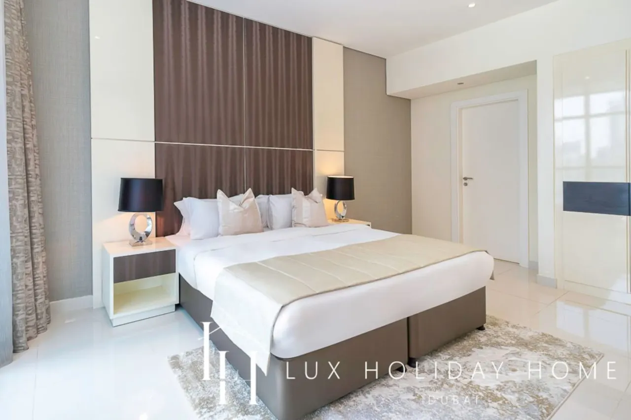LUX The Bays Edge Canal View Suite 14