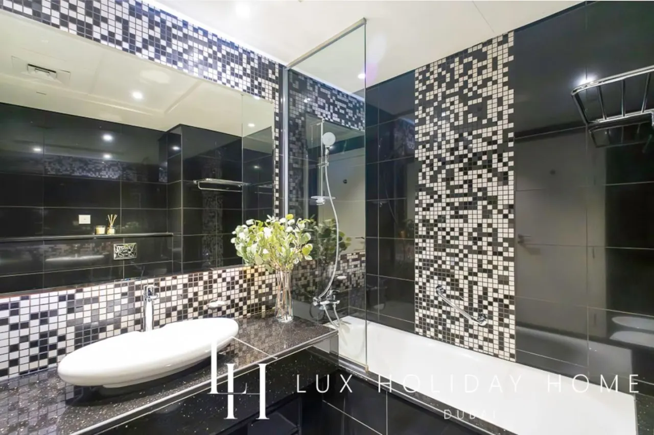 LUX The Bays Edge Canal View Suite 16