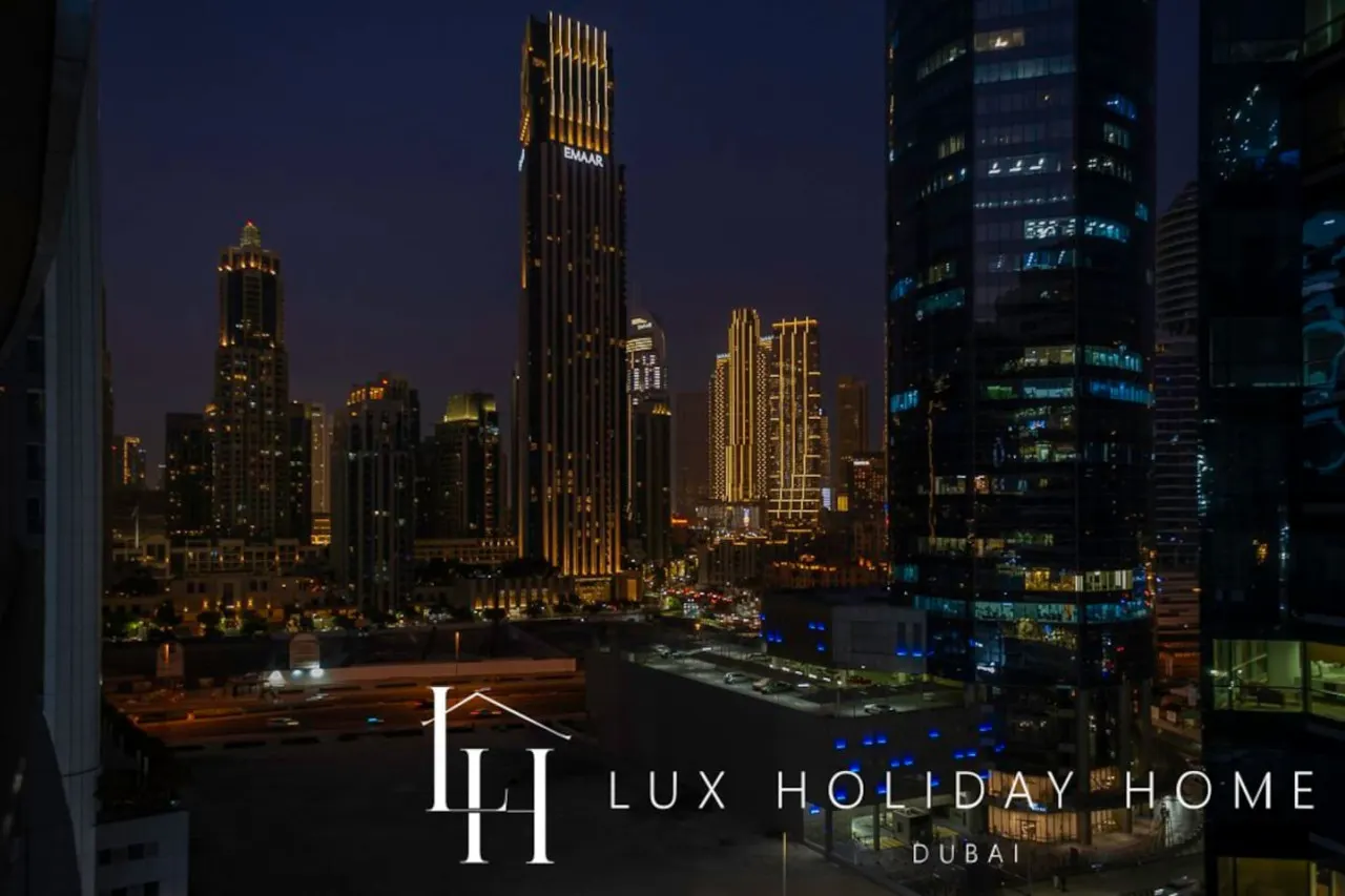 LUX The Bays Edge Canal View Suite 17