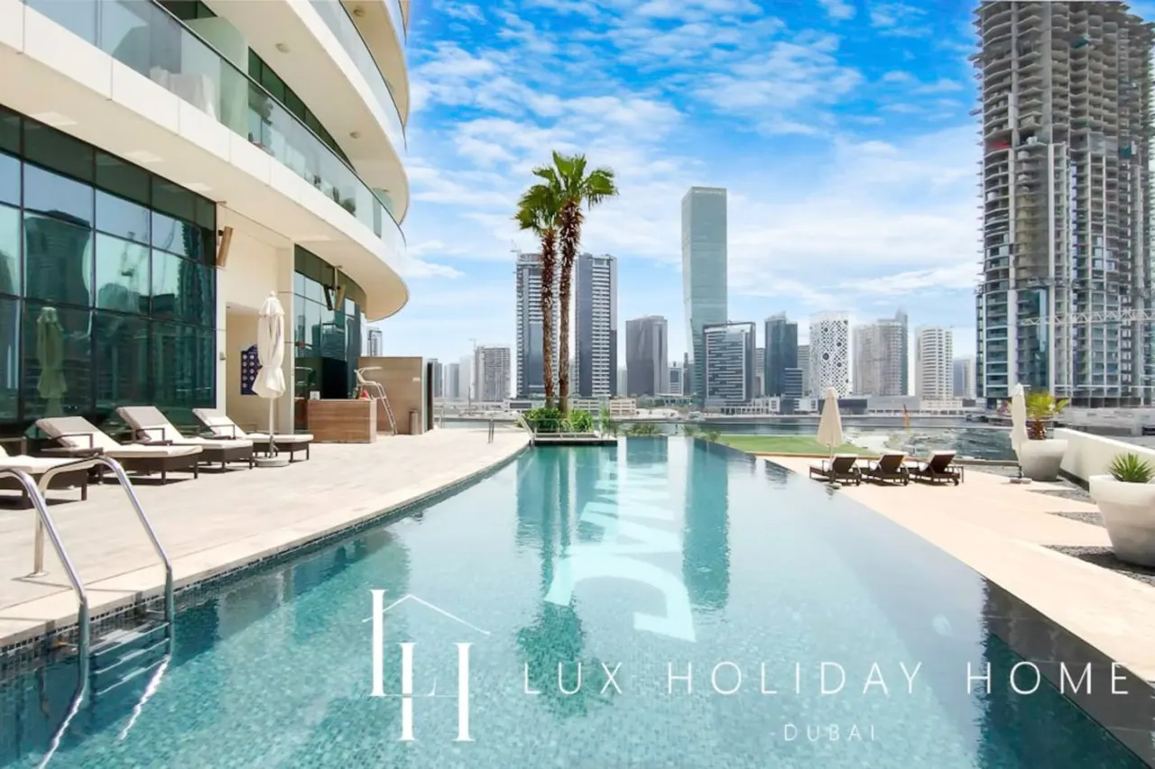 LUX The Bays Edge Canal View Suite 19