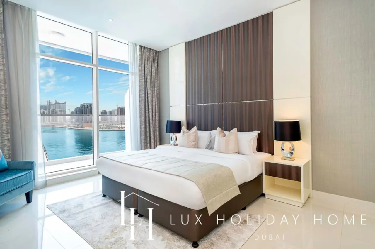 LUX The Bays Edge Canal View Suite 5