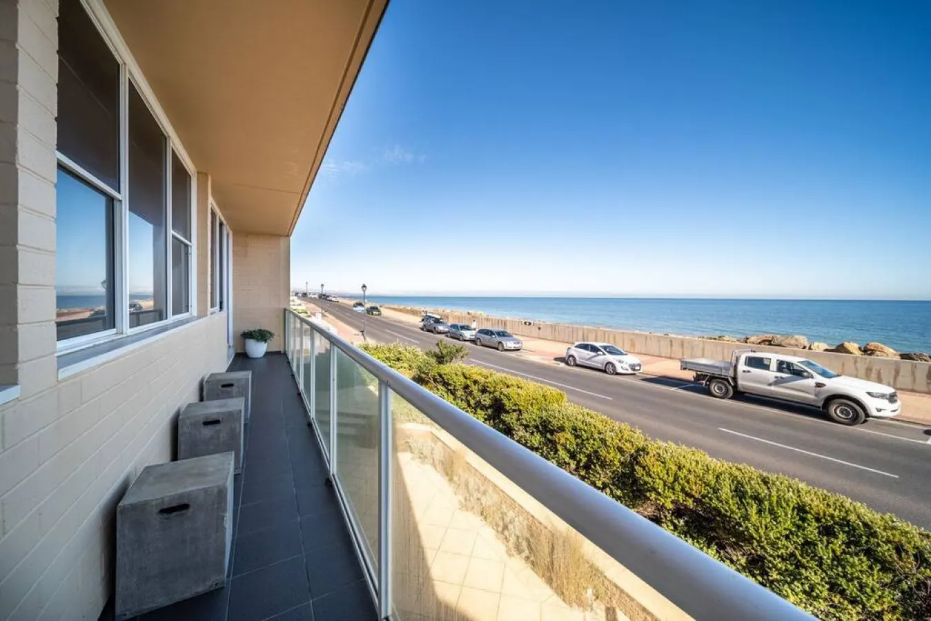 Sea esta! on the Esplanade: A Beachfront Stay 9