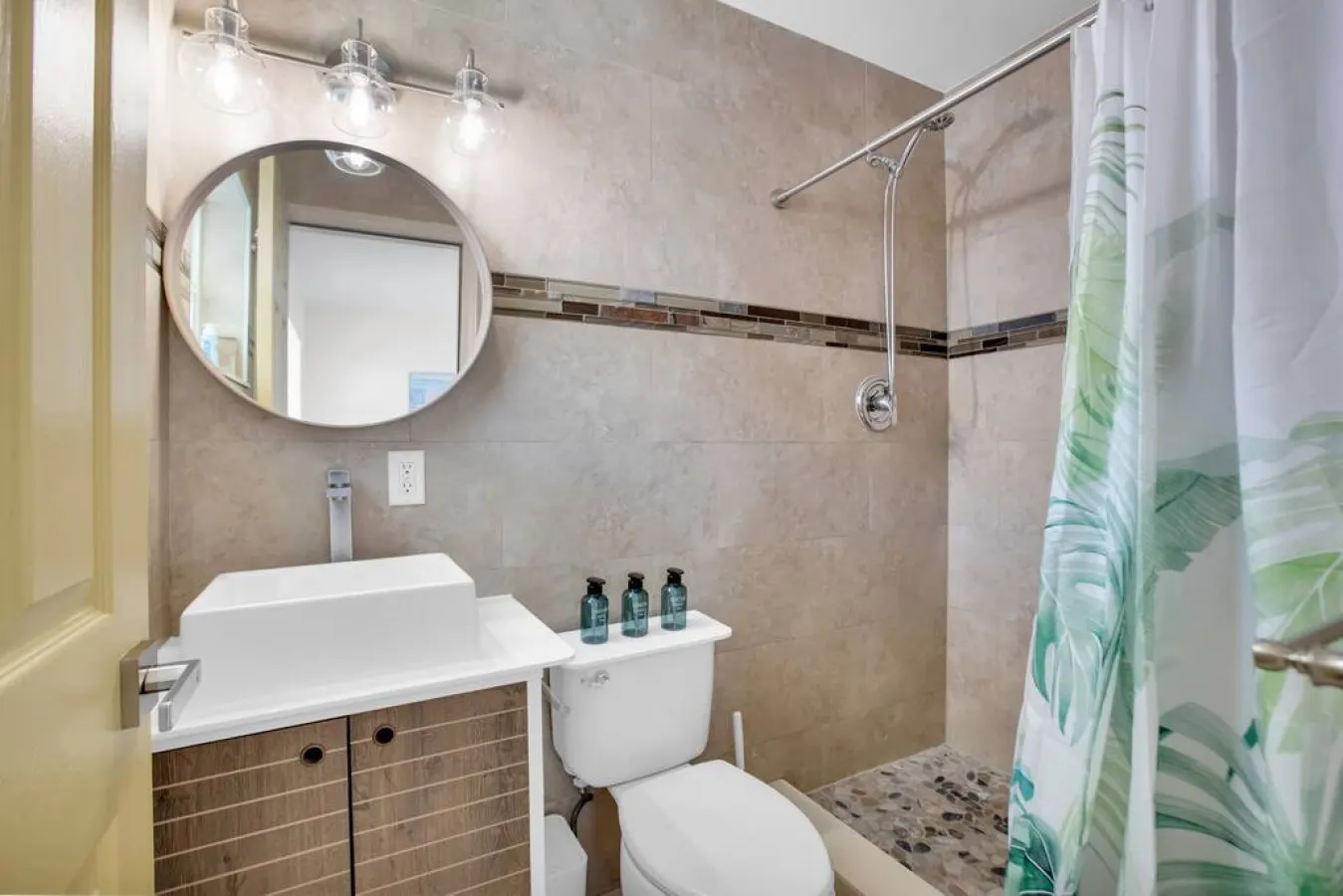 LoKal Rental 2B - Relaxing bedroom 4