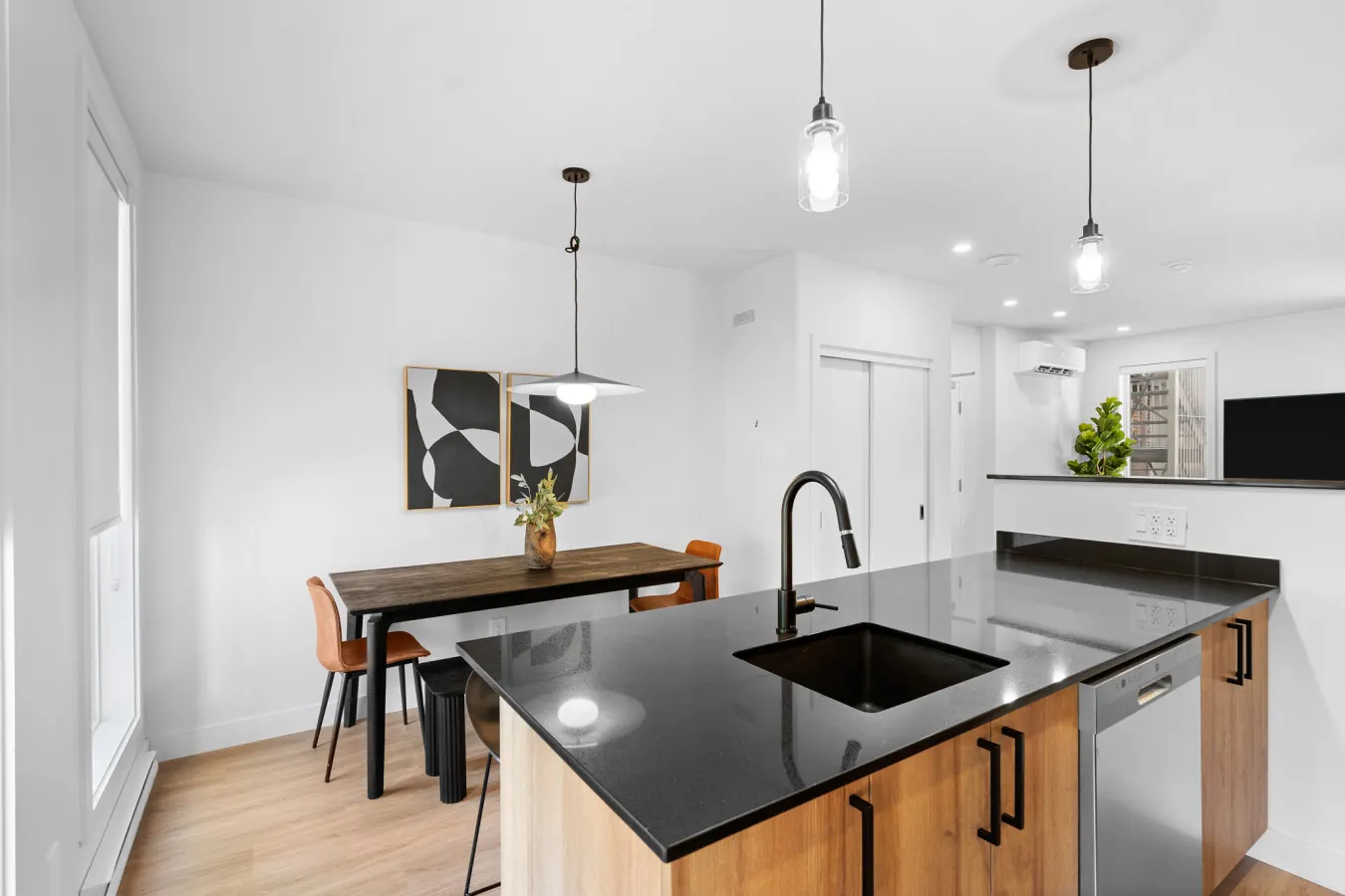 Plateau - Grand New 2bdr in Habitat Plateau by Denstays - Unit 102 10